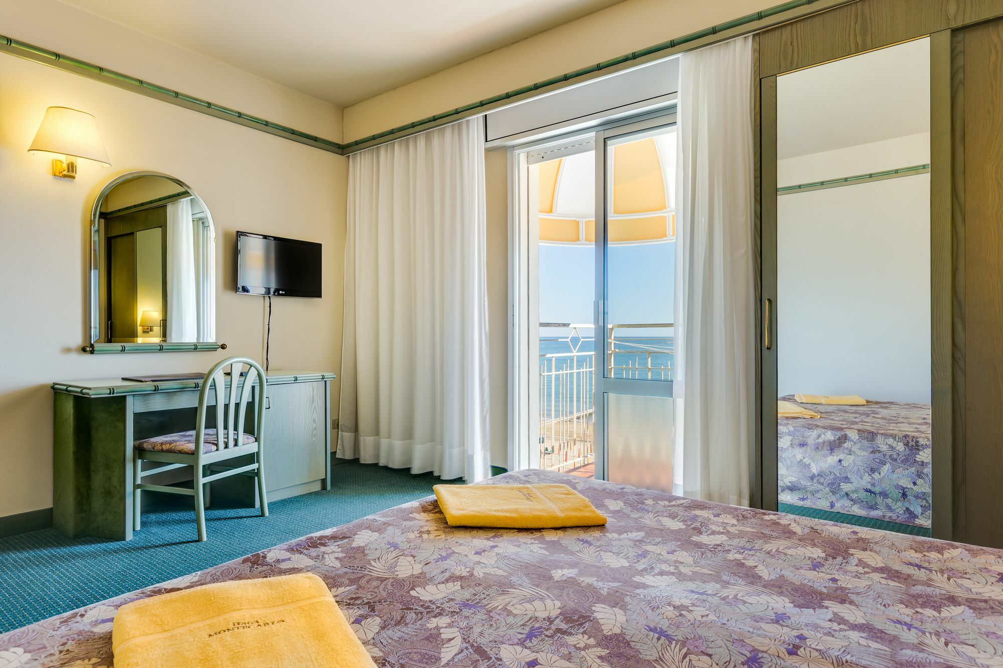 Hotel Montecarlo Лидо-ди-Езоло Экстерьер фото