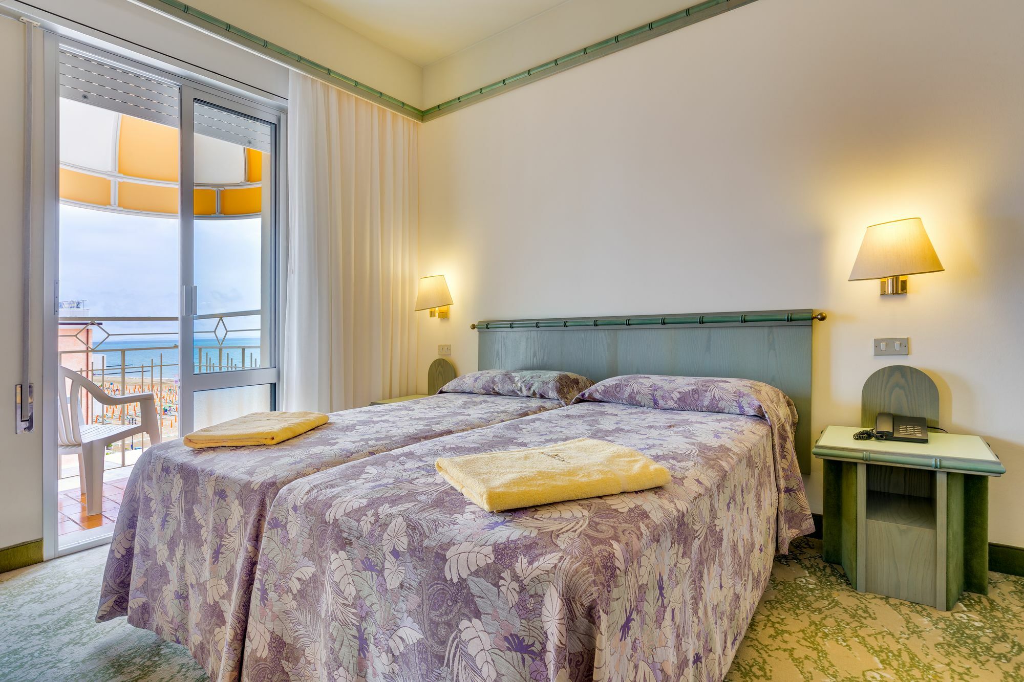 Hotel Montecarlo Лидо-ди-Езоло Экстерьер фото